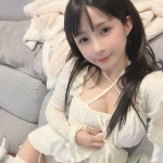 超级新鲜刚破处女膜又白又粉又紧的小姐姐